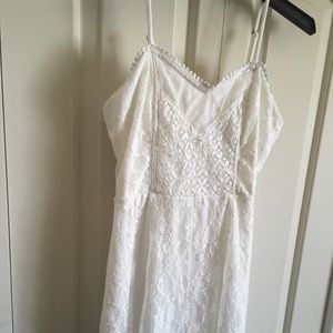 White Sleeveless Lace Dress